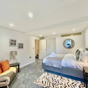 By The Flat Accommodating 5 Guests Apartment Brighton