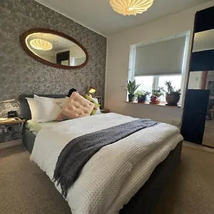 Private In A Stylish Flat Homestay London